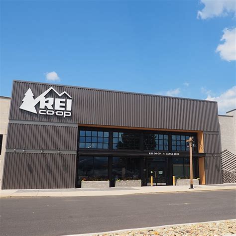 rei shop pigeon forge tn